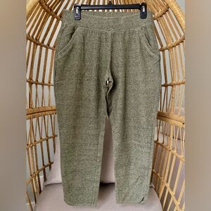 Alpine Design Olive Green Capri Pants | Athleisure | Woman’s M Everyday Wear